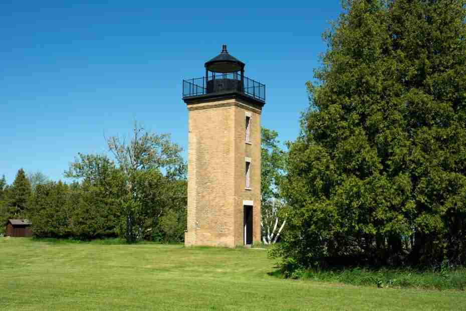 peninsula point lighthouse image